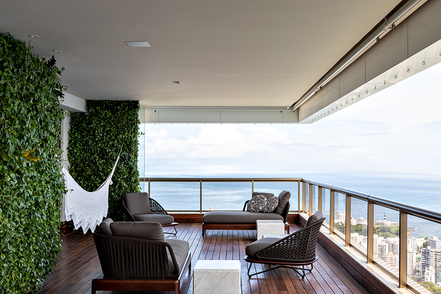 Apê com metragens generosas tem bela vista para baía de Todos-os-Santos