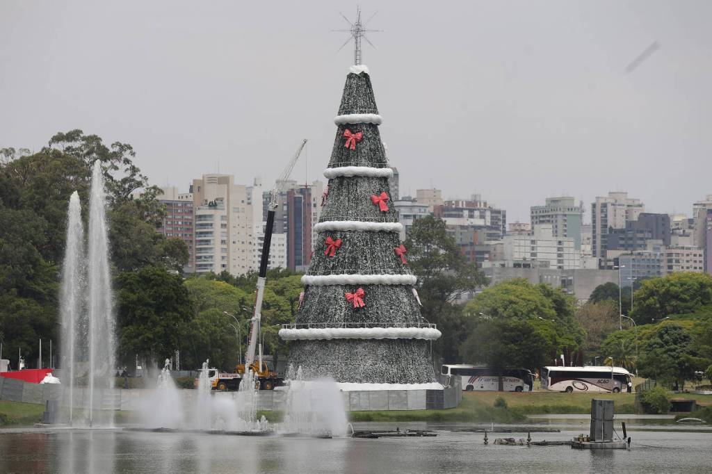 1-arvore-de-natal-do-ibirapuera-e-inaugurada-e-promete-show-de-luzes-inedito