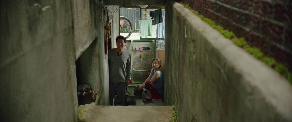15-a-casa-do-filme-parasita-e-seu-arquiteto-ficticio-apaixonado-pelo-sol 15-a-casa-do-filme-parasita-e-seu-arquiteto-ficticio-apaixonado-pelo-sol