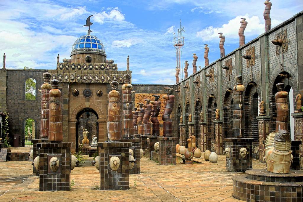 1620px-Oficina_de_Cerâmica_Francisco_Brennand_-_Recife,_Pernambuco,_Brasil 1620px-Oficina_de_Cerâmica_Francisco_Brennand_-_Recife,_Pernambuco,_Brasil