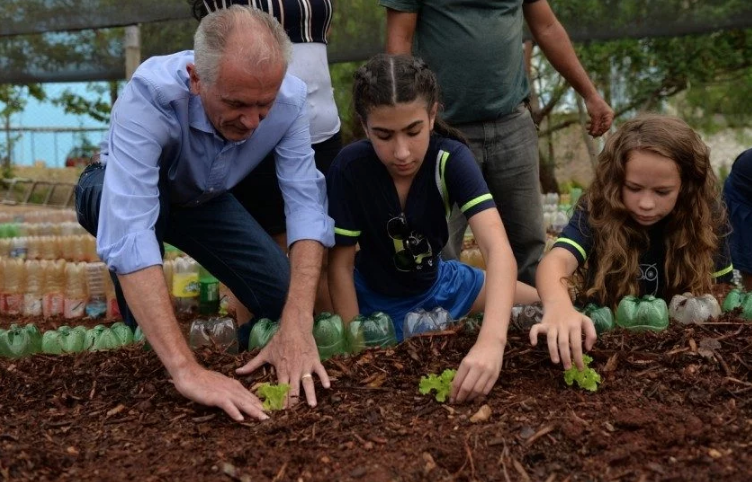 2-prefeito-de-limeira-inaugura-horta-comunitaria-no-olga-veroni 2-prefeito-de-limeira-inaugura-horta-comunitaria-no-olga-veroni