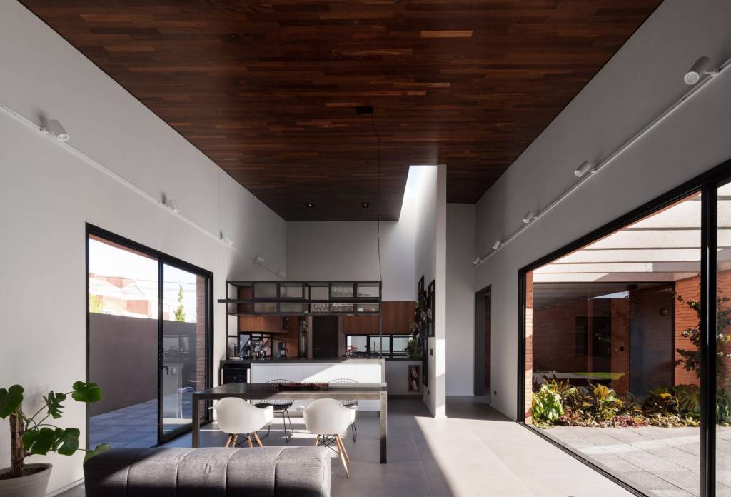 courtyard-house-bernardo-richter-arquea-arquitetos-brazil_dezeen_2364_col_8-1704×1159 courtyard-house-bernardo-richter-arquea-arquitetos-brazil_dezeen_2364_col_8-1704×1159