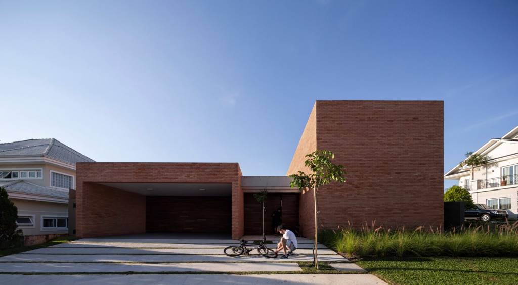 courtyard-house-bernardo-richter-arquea-arquitetos-brazil_dezeen_2364_col_9-1704×940 courtyard-house-bernardo-richter-arquea-arquitetos-brazil_dezeen_2364_col_9-1704×940