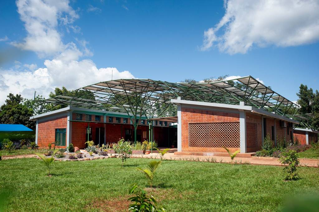 Mt-Sinai-Kyabirwa-Surgical-Facility-by-Kliment-Halsband-Architects-will-boase_dezeen_2364_col_0-1704×1134