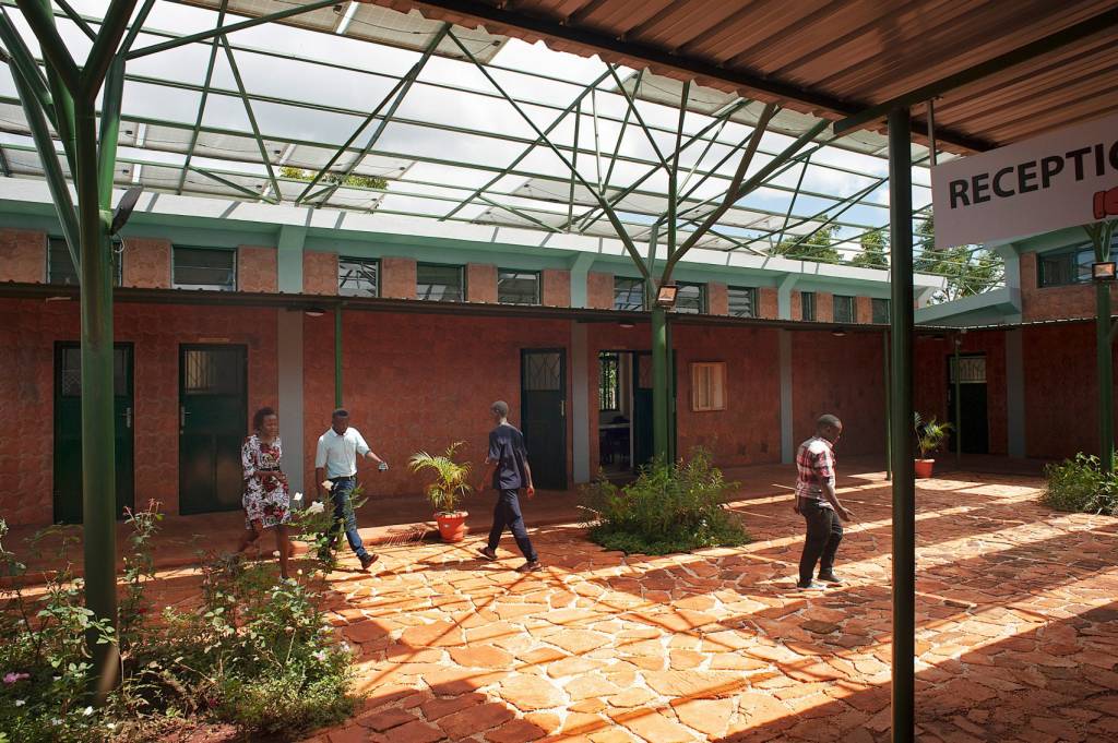 Mt-Sinai-Kyabirwa-Surgical-Facility-by-Kliment-Halsband-Architects-will-boase_dezeen_2364_col_6-1704×1134