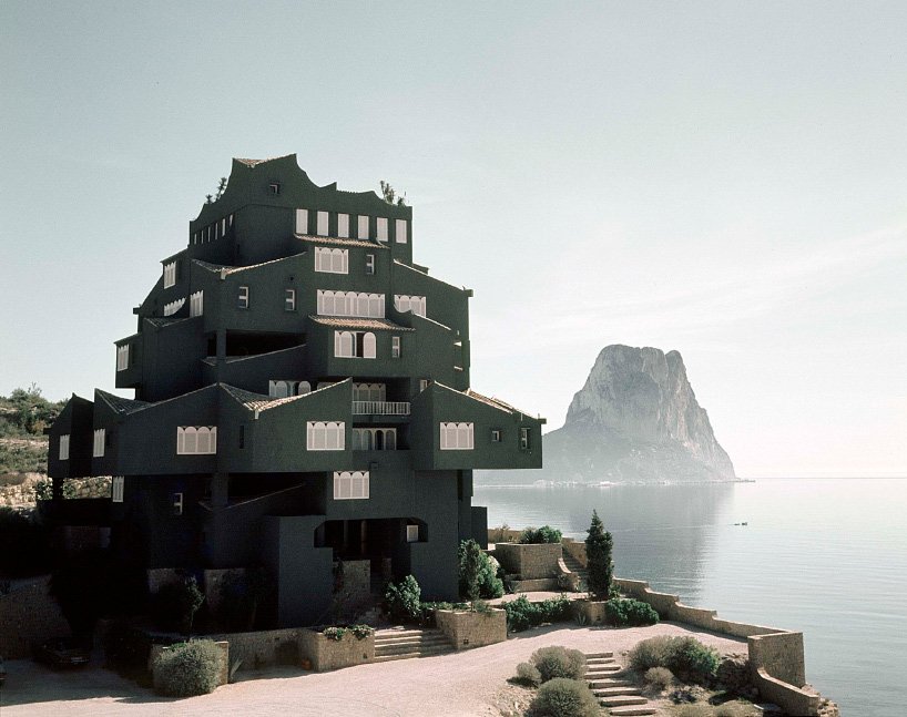 ricardo-bofill-time-space-existence-venice-biennale-2020-plane-site-designboom-06 ricardo-bofill-time-space-existence-venice-biennale-2020-plane-site-designboom-06