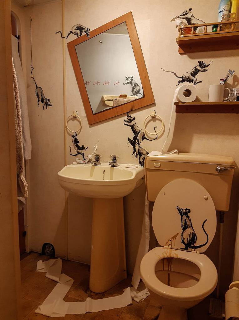 banksy-rat-installation-bathroom-news_col-0 banksy-rat-installation-bathroom-news_col-0