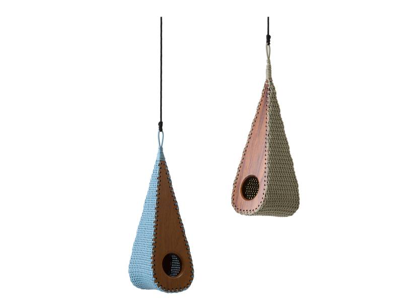 <b>Birdhouse – Lattoog:</b><span style="font-weight:400;"> Em madeira maciça, fibra sintética colorida e corda náutica por </span><i><span style="font-weight:400;">R$ 474</span></i>