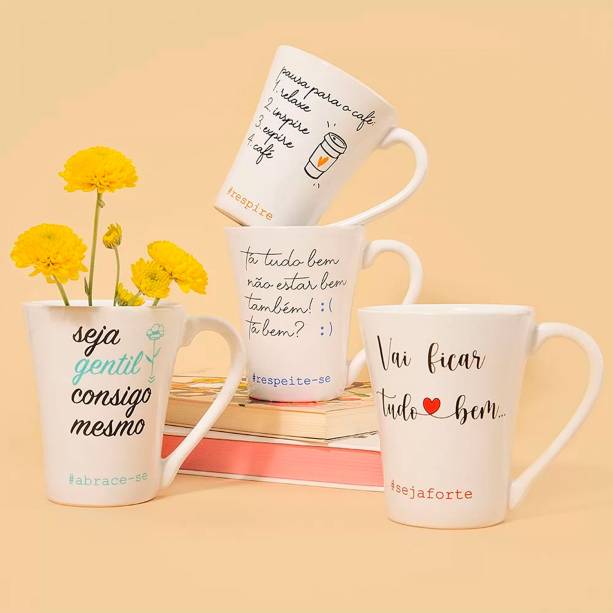 <strong>Coleção canecas Café com Afeto Camicado:</strong> a marca desenvolveu quatro canecas, em cerâmica, que ganham frases positivas, de carinho e bom humor, além de uma grafia feita que remete a escrita feita a mão, dando um toque ainda mais pessoal. <em>Preço: R$ 22,90.</em>