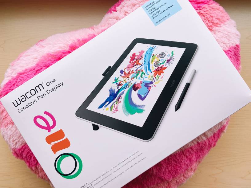 <span><strong>Wacom One |</strong> Com a mesa digitalizadora, é possível desenhar, editar fotos e vídeos ou transmitir ideias digitalmente e está disponível na </span>Wacom Store e em lojas parceiras<span>. <em>Por R$ 4.500</em></span>