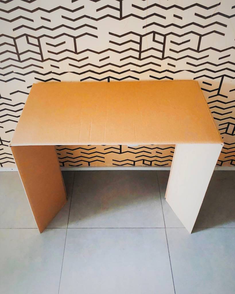 DIY-Escrivaninha-de-papelão-para-home-office-casacom-3