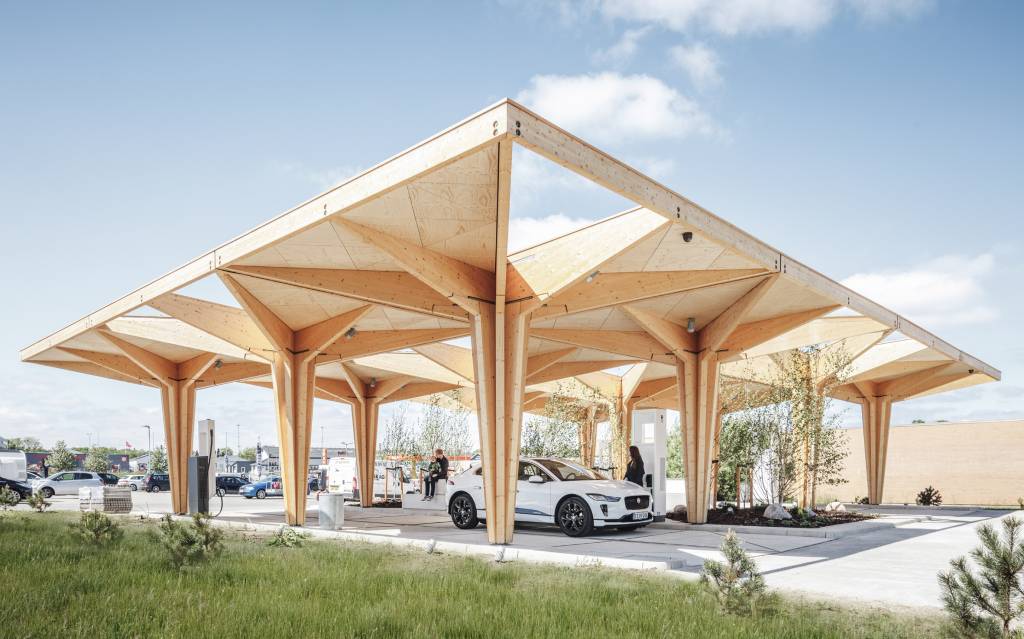 arquitetos-projetam-posto-para-carros-eletricos-feito-de-madeira-casa.com-2 arquitetos-projetam-posto-para-carros-eletricos-feito-de-madeira-casa.com-2