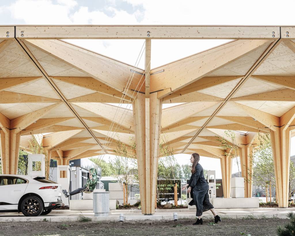 arquitetos-projetam-posto-para-carros-eletricos-feito-de-madeira-casa.com-7 arquitetos-projetam-posto-para-carros-eletricos-feito-de-madeira-casa.com-7