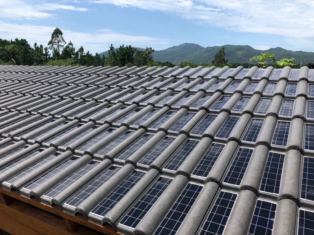 1ª telha solar do Brasil começa a ser produzida | CASA.COM.BR