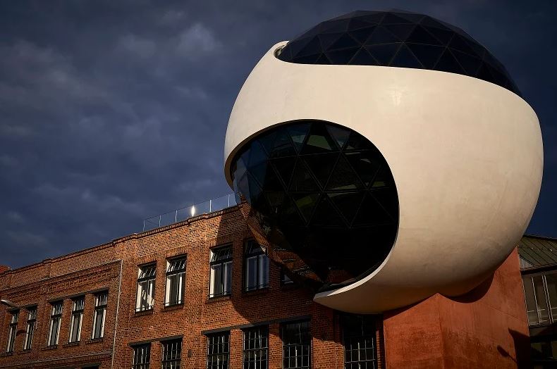 A Esfera Niemeyer, na Alemanha