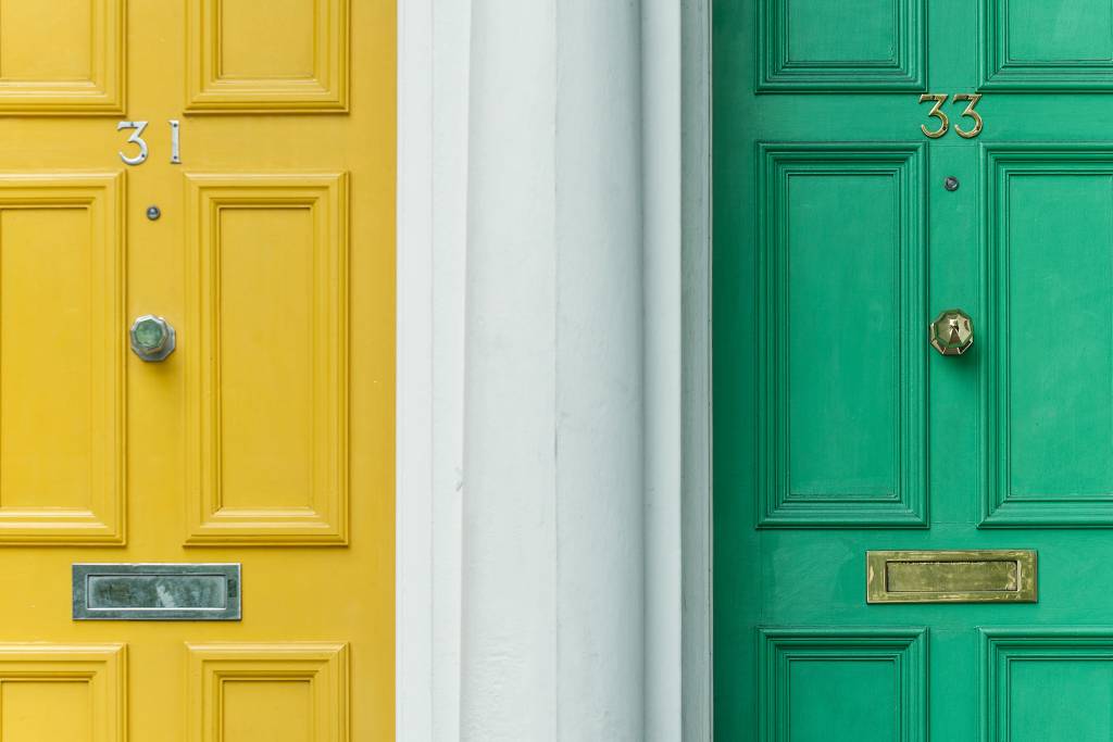 numerologia-da-casa-como-descobrir Fachadas de casas com portas coloridas