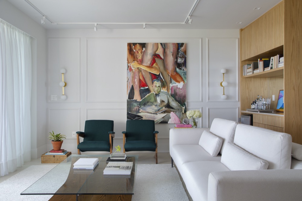 Apartamento com décor contemporâneo e toques clássicos