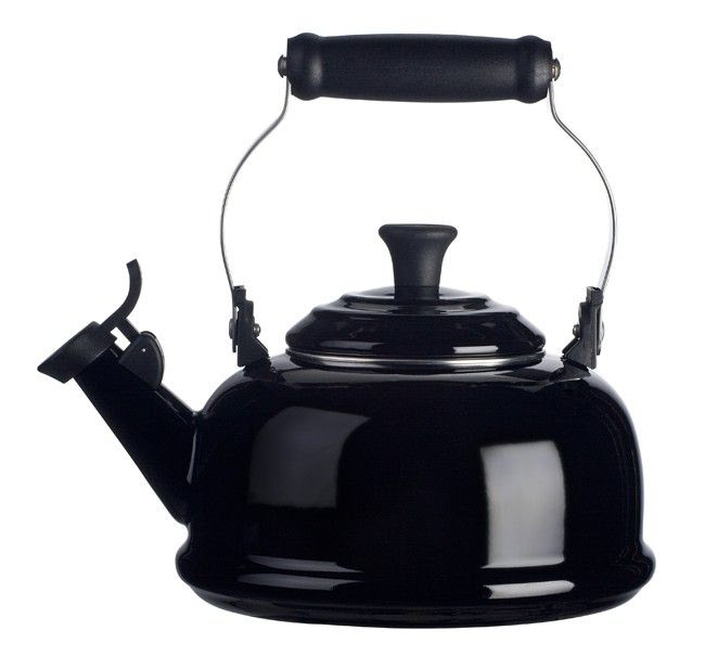<span style="font-weight: 400">Os utensílios de casa e cozinha da <a href="https://www.lecreuset.com.br/">Le Creuset</a>, como panelas e chaleiras, estarão até 50% mais baratos até o próximo dia 30, tanto nas lojas físicas quanto no e-commerce. A chaleira tradicional com apito (foto) sai de de R$ 549,90 por R$ 384,93.</span>