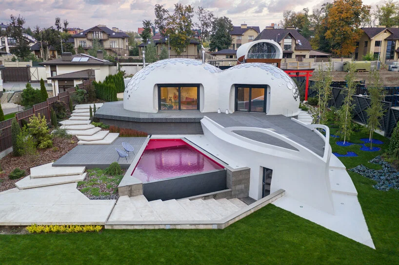Casa em formato de bolha chama atenção na vizinhança
