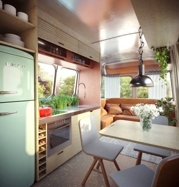 AIRSTREAM, por Cajoo.studio | A cozinha cabe, literalmente, em um armário, e encaixa até uma pequena hortinha, próxima da janela. O “quarto” dos filhos tem uma cama alta e um berço (enxoval da Mimuutissu) - móveis que podem virar bancadas para estudo.