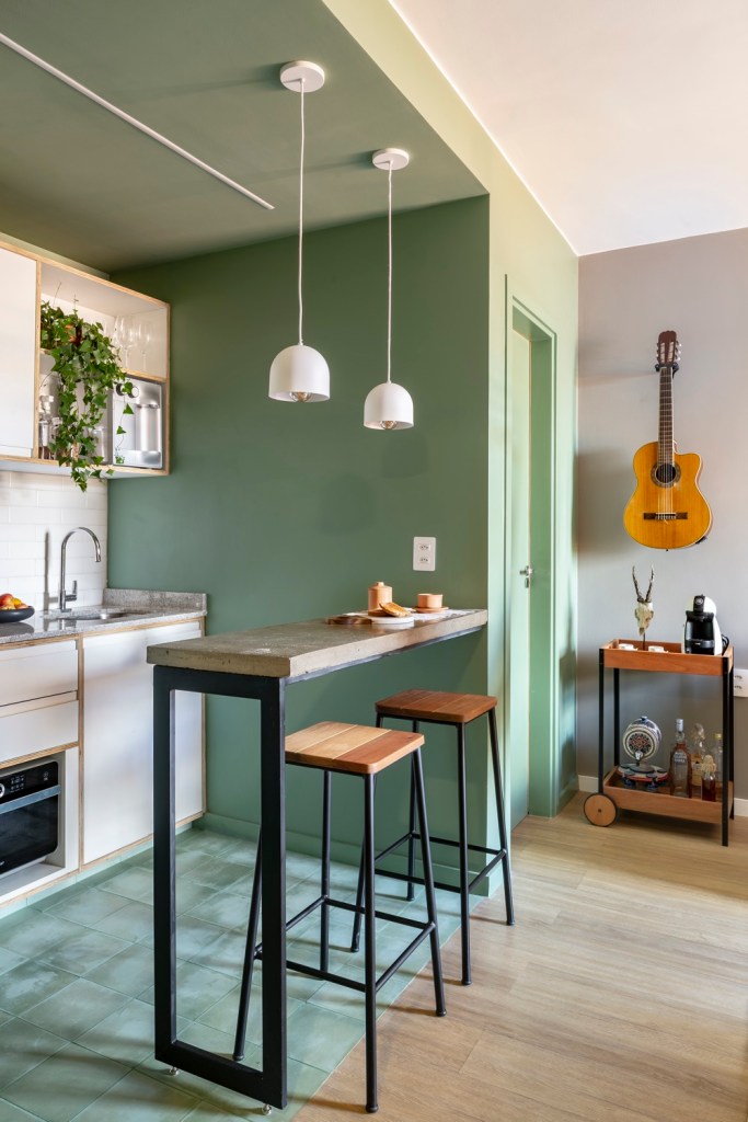 Ambientes pequenos; apartamentos pequenos; cozinha integrada. bancada; cozinha americana pequena