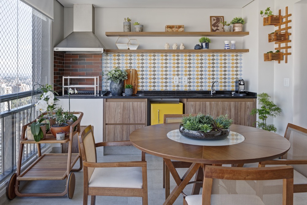backsplash-cozinha-ideias10 Espaço gourmet com parede revestida de azulejos coloridos
