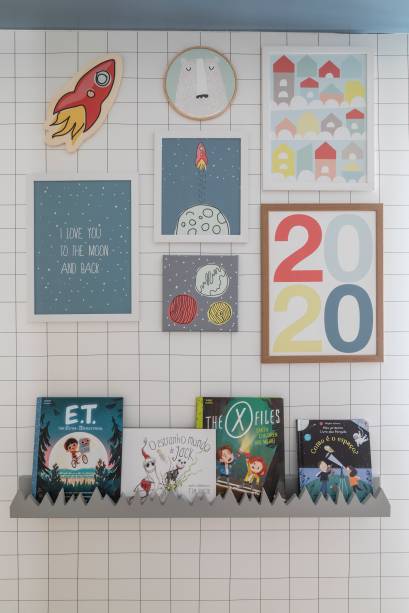 Mostrando que o amor à cultura geek pode ser passado de geração para geração, os livros do E.T, clássico dos anos 80, e a animação de Tim Burton “O Estranho Mundo de Jack”, ao lado de Arquivo X, grande sucesso da ficção científica dos anos 90, dão sinais de que o pequeno Benício seguirá os passos dos seus pais
