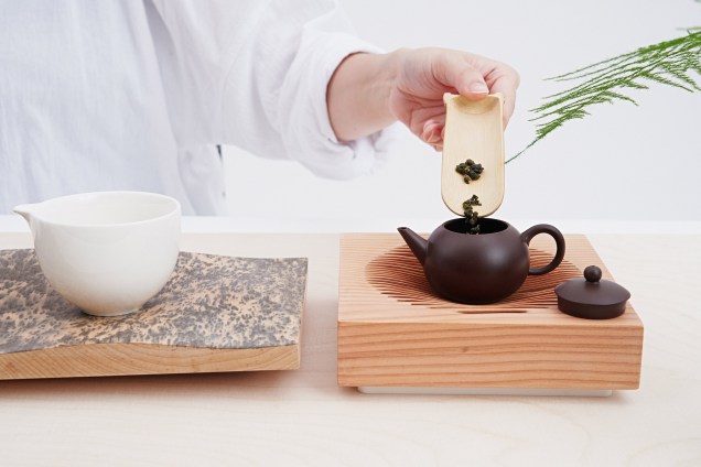 <span style="font-weight: 400">O tradicional jogo de chá chinês foi redesenhado por Jasmine Quek, que modernizou as peças para a realização dos rituais. </span>