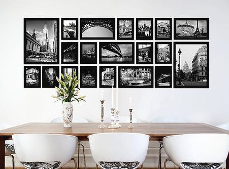 Fotos dos destinos que você ama podem formar uma composição na parede da sala de jantar.