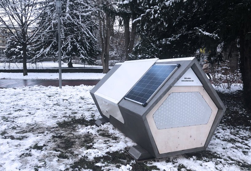 Abrigo movido a energia solar protege pessoas sem-teto do inverno