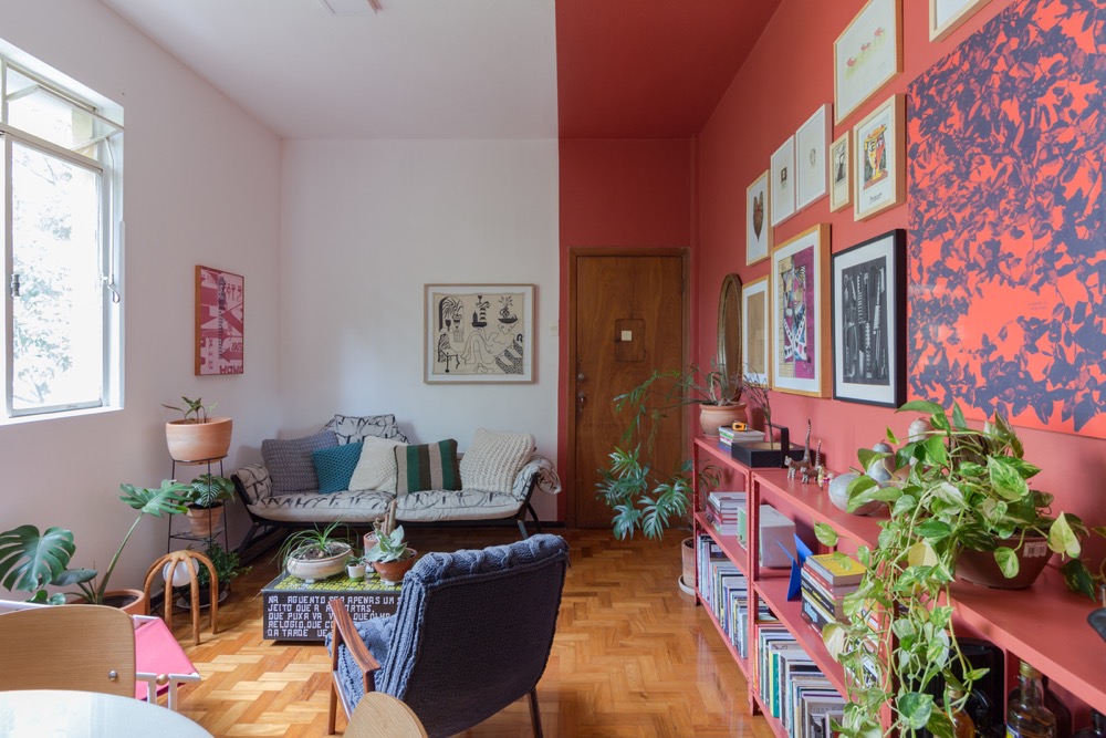 Apartamento alugado é repleto de cores e memórias afetivas