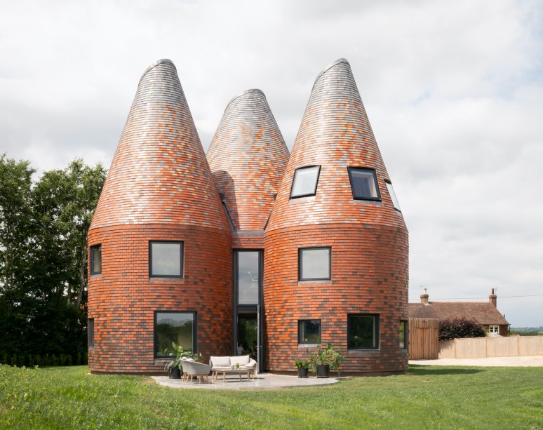 Casa neo futurista foi inspirada nas áreas rurais britânicas