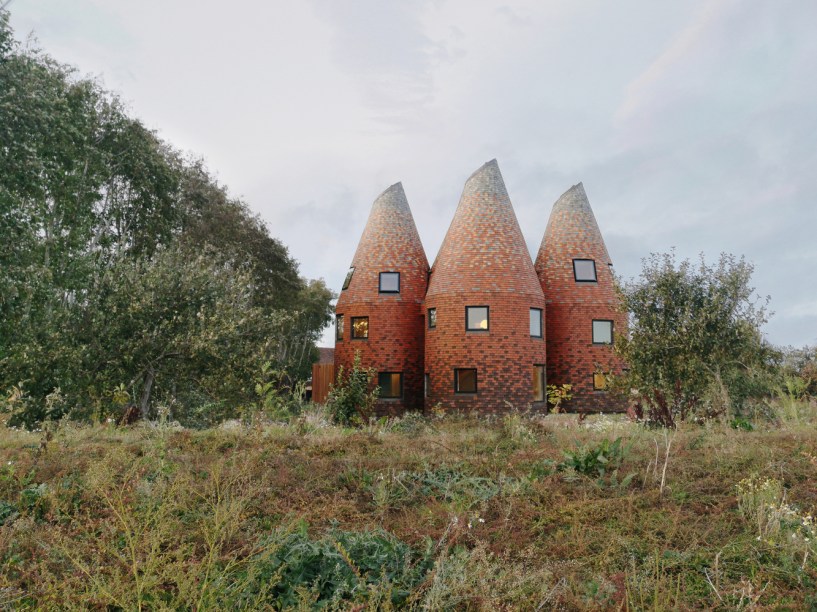 Casa neo futurista foi inspirada nas áreas rurais britânicas