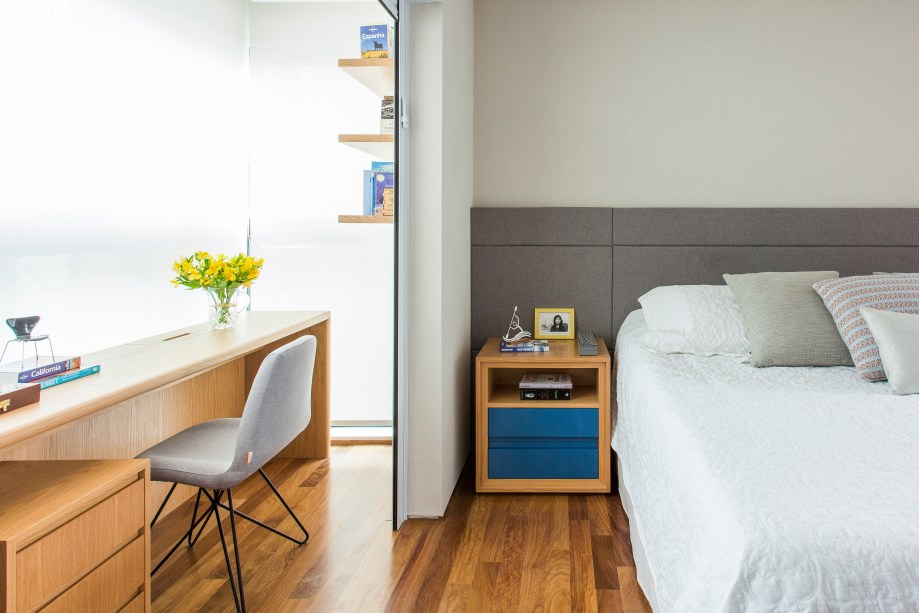 Reforma de apartamento revela décor com ares contemporâneos