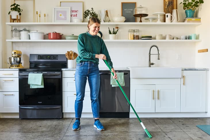 Um guia passo a passo para limpar a cozinha e tudo que há nela