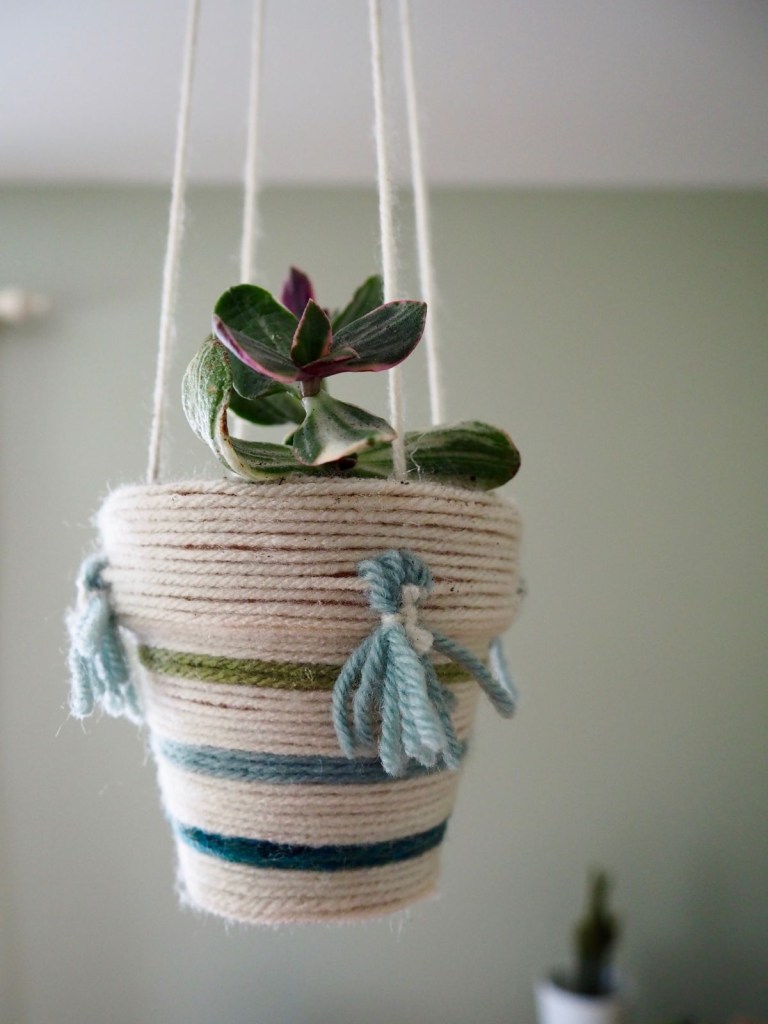 Vaso decorado com lã