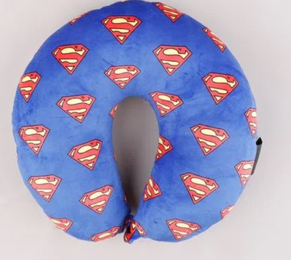 Kit travesseiro para pescoço e máscara de dormir do Super-Homem da C&A