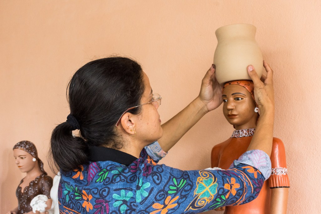 arte em cerâmica da artesã formada em Artes Plásticas Andreia Pereira