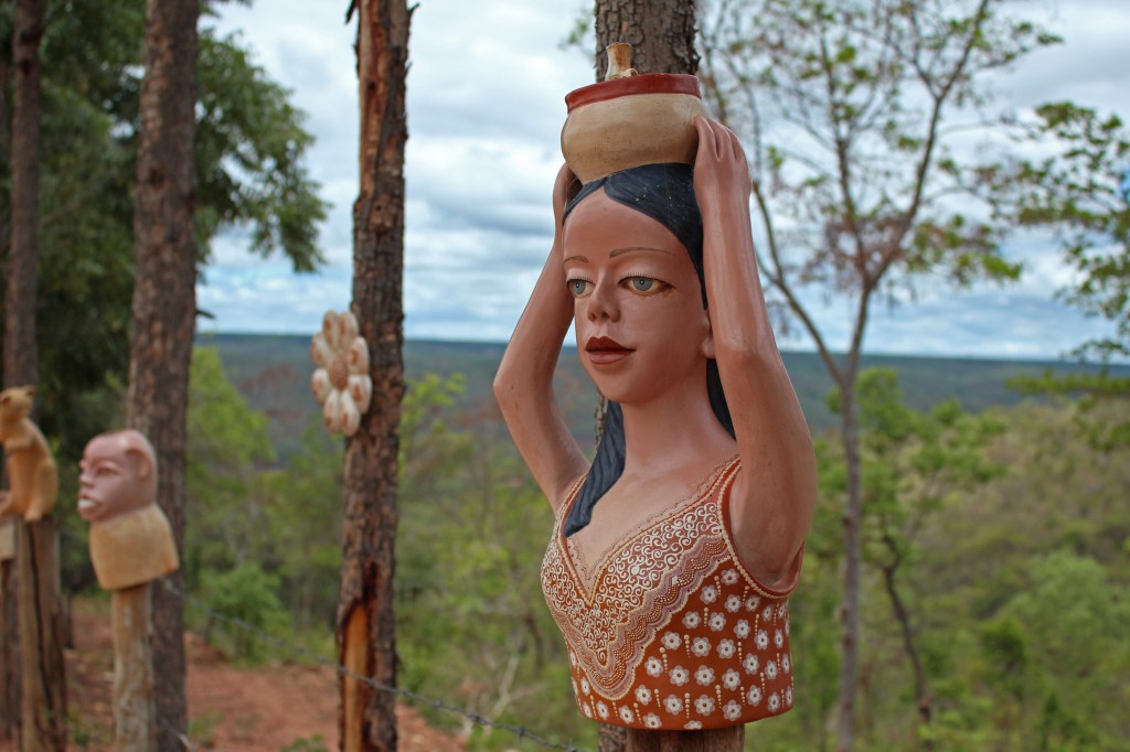 decorative ceramic pieces, by Mestra Zezinha, from Jequitinhonha Valley.