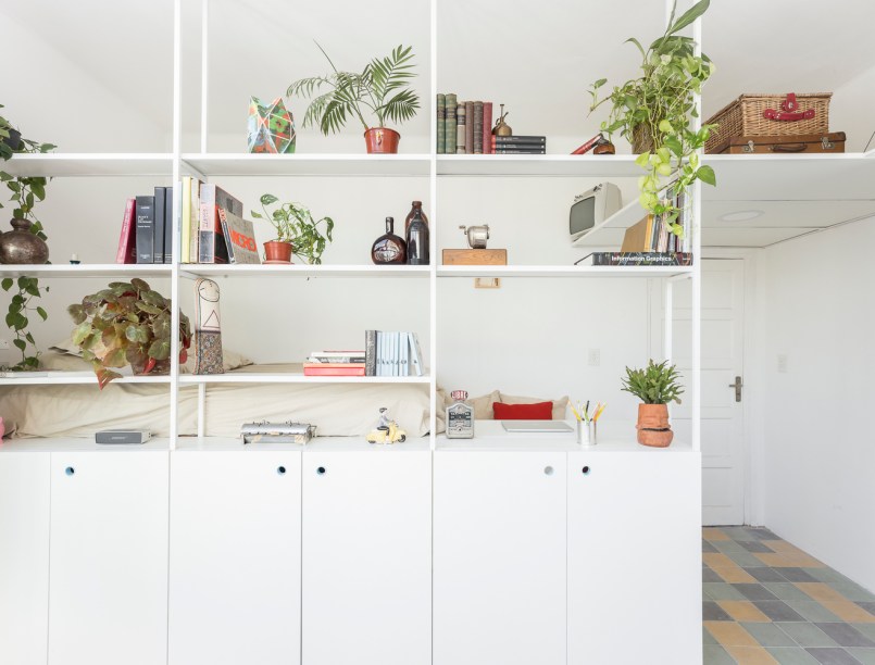 Apartamento de apenas 25 m² é minimalista e funcional