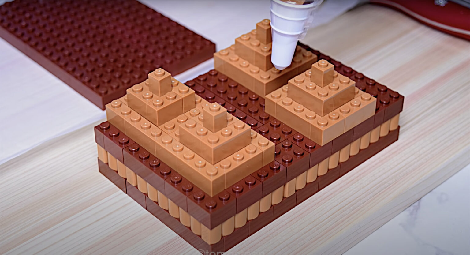 Não engorda: artista cria vídeo de receita com chocolate de LEGO