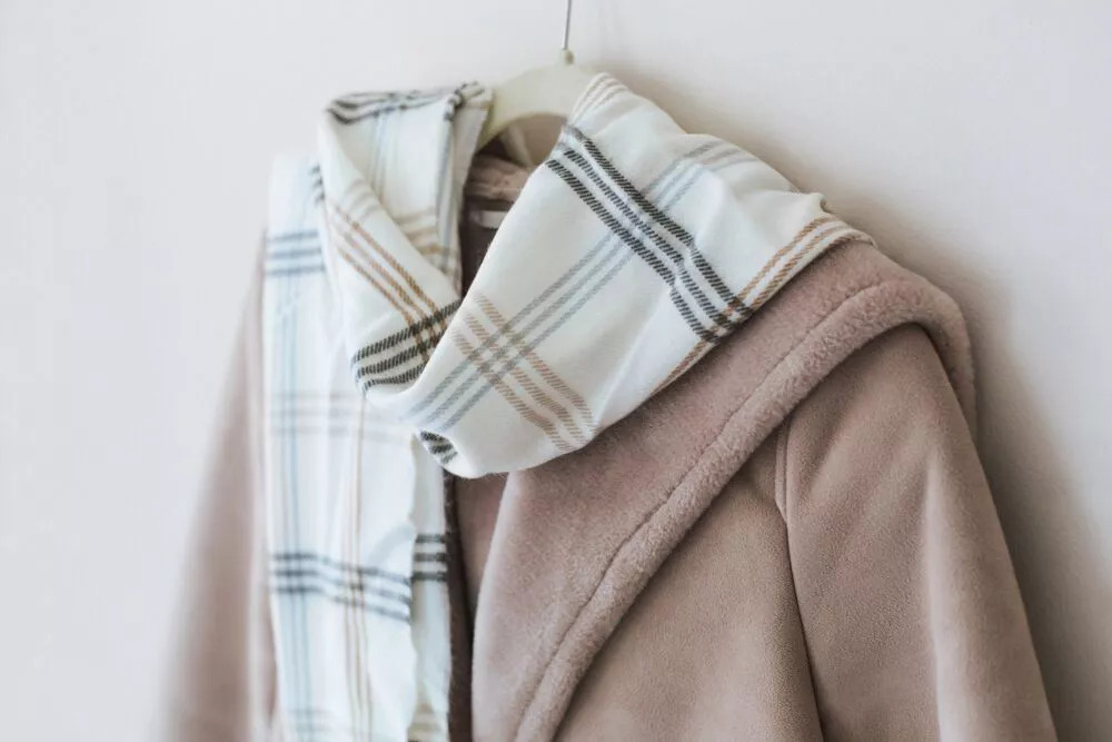 como-arrumar-as-roupas-no-armario-casa.com-2