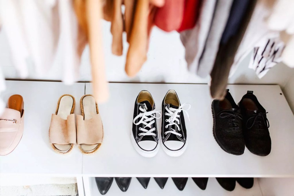 como-arrumar-as-roupas-no-armario-casa.com-6