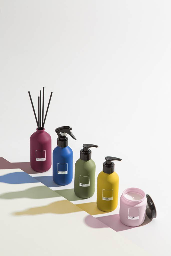 lenvie-e-pantone-lancam-nova-linha-de-perfumes-para-ambientes-casa.com-1