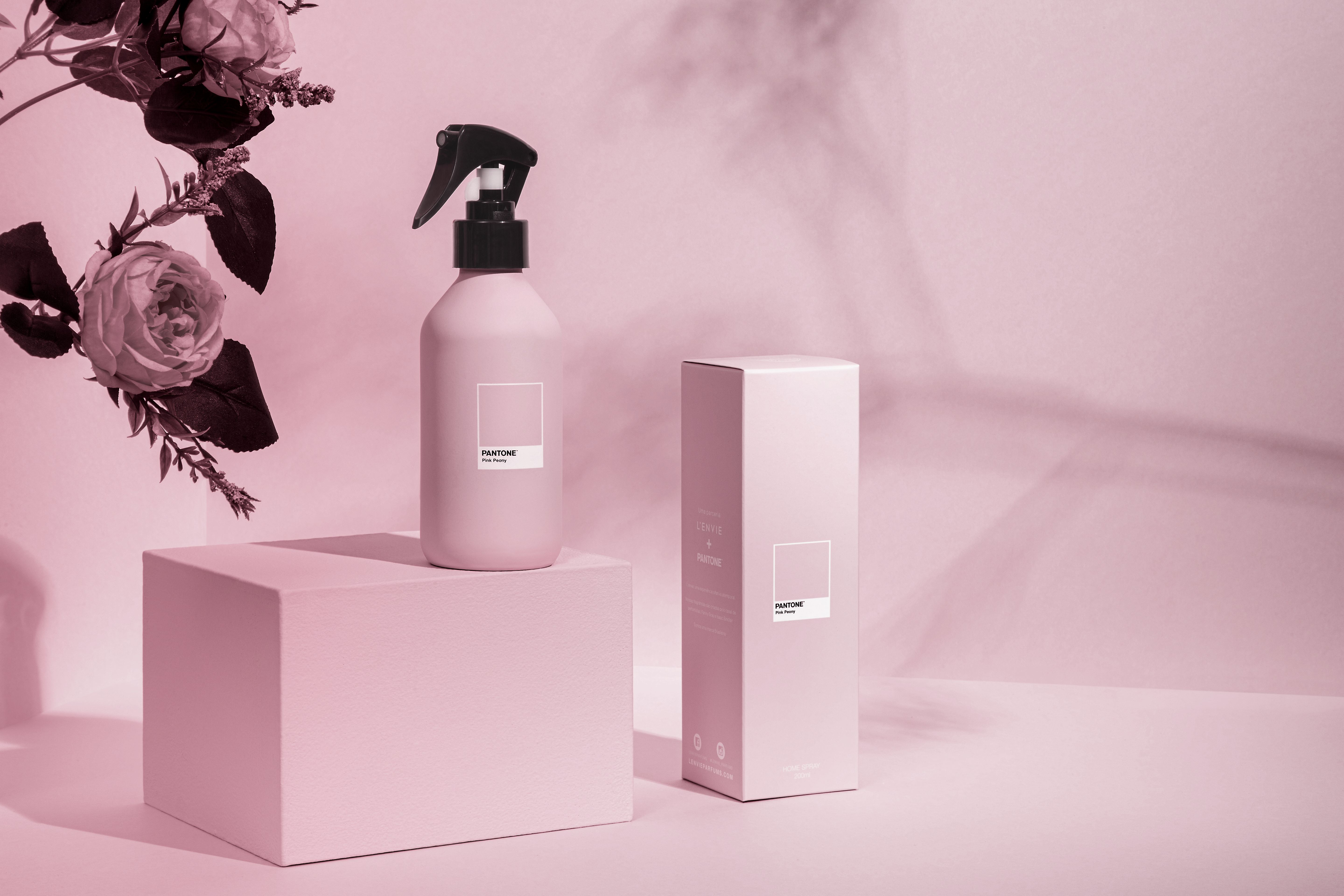 L’envie e Pantone lançam nova linha de perfumes para ambientes