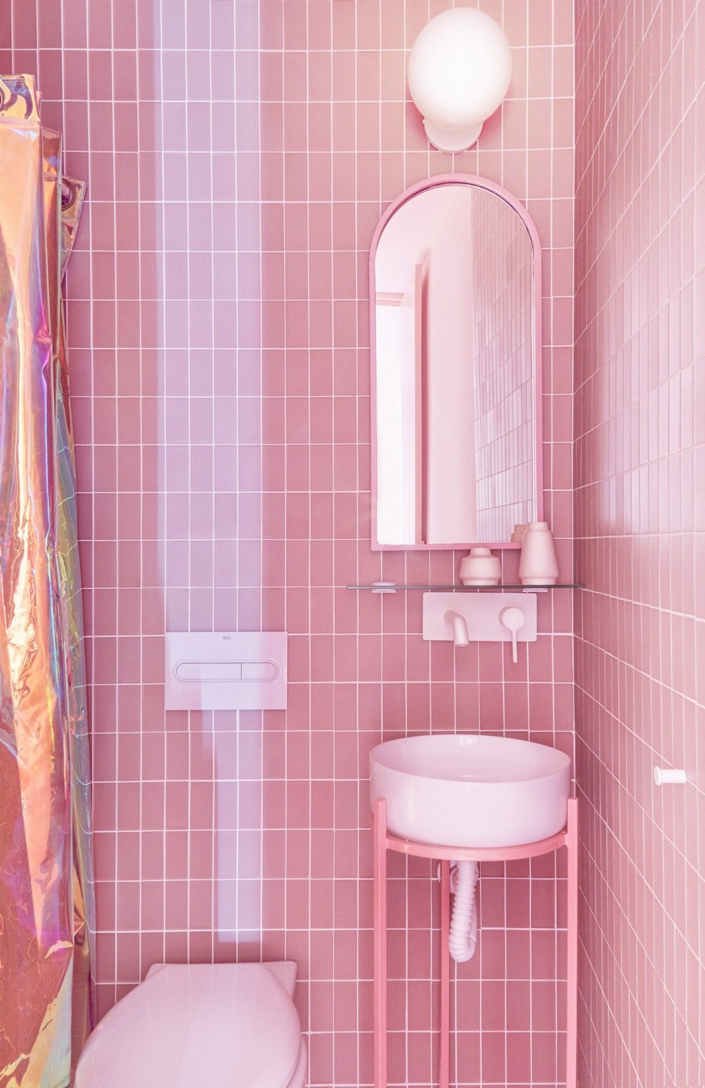 Banheiro com ladrilhos rosa