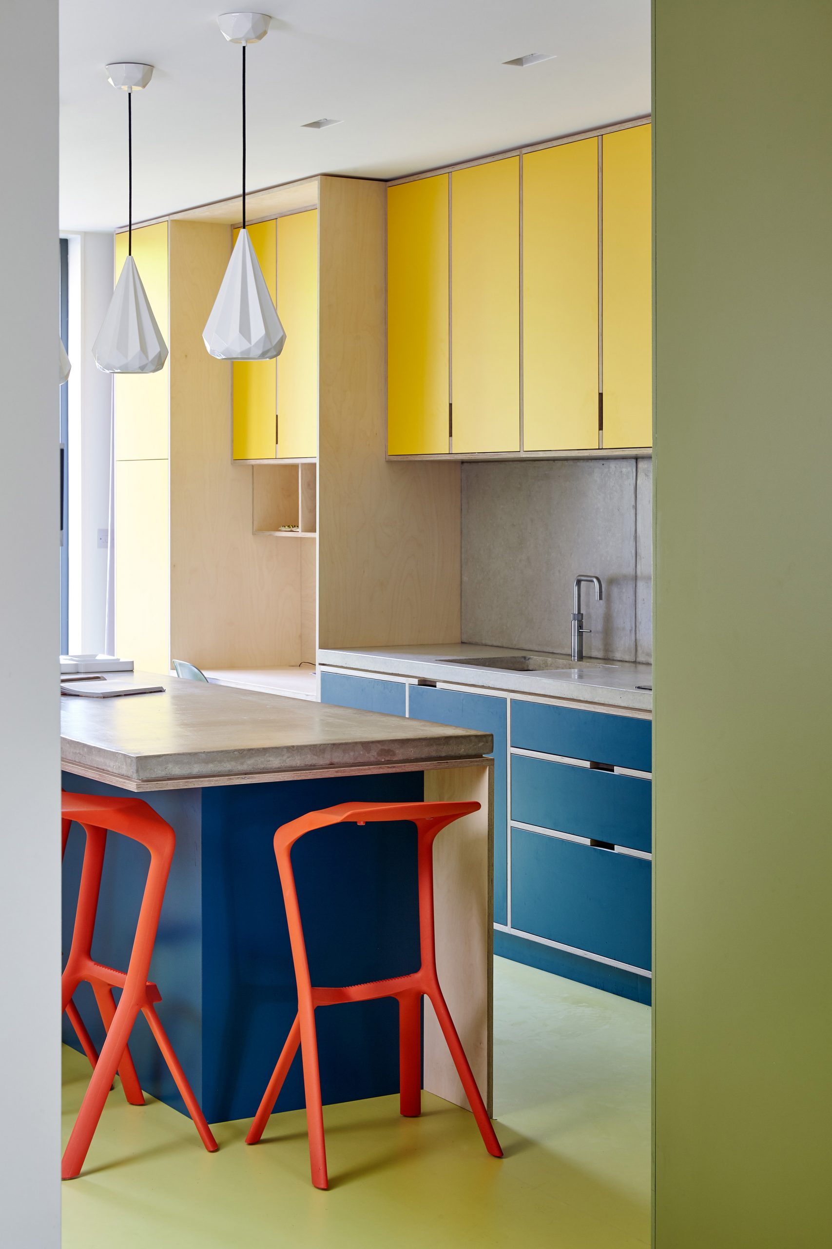 10 interiores com cores ousadas para usar de inspiração