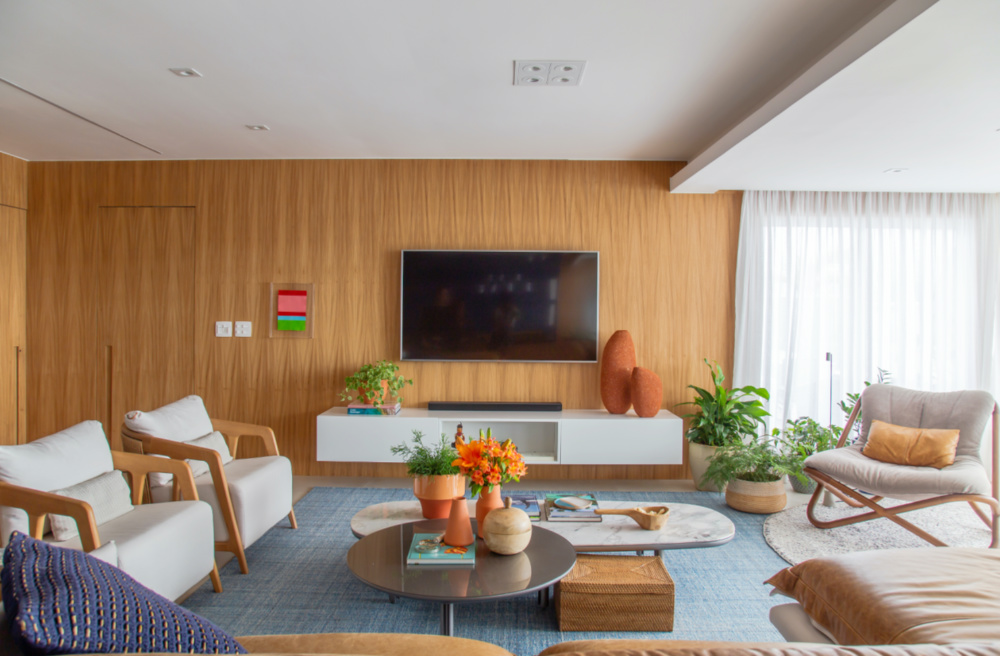 Cobertura de 202 m² recebe reforma para se tornar dinâmica e colorida