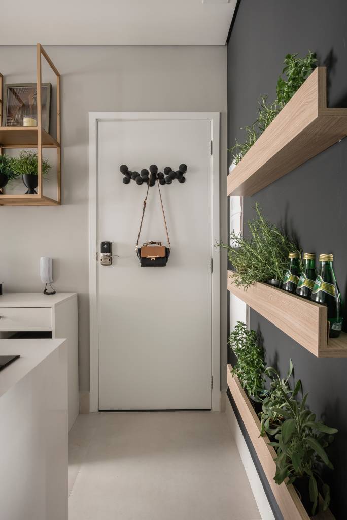 a-decoracao-pode-ajudar-a-esconder-a-bagunca-do-dia-a-dia-casa.com _HRC2073