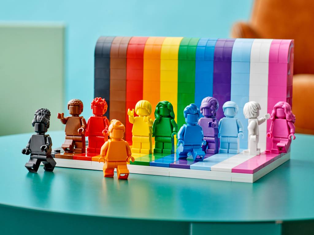 lego-lgbtq-casa.com-40516_Lifestyle_envr_1.3